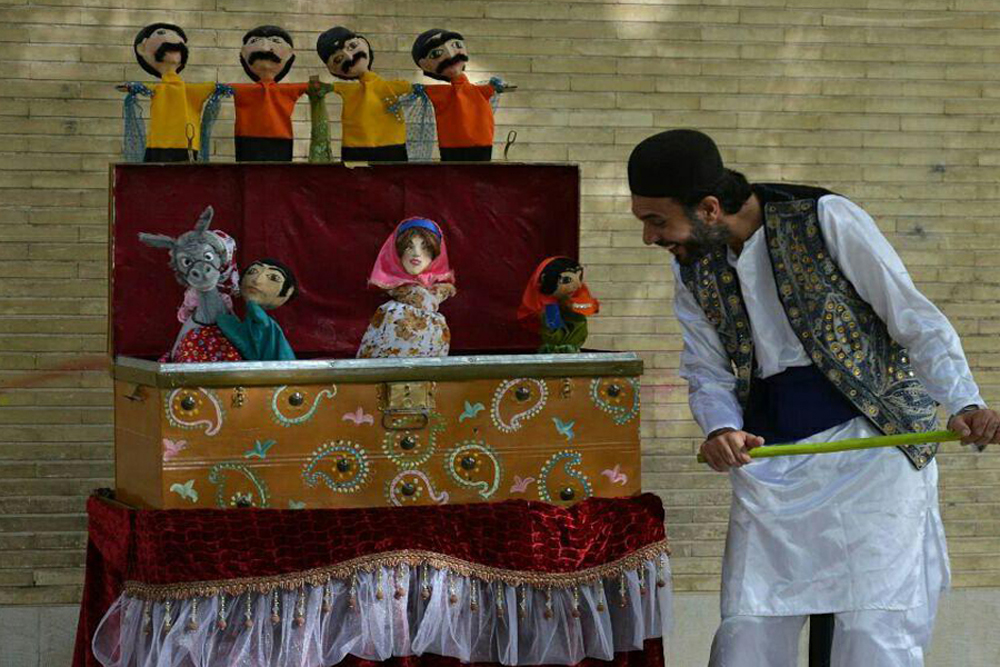 نمایش صندوق بازی در بخش فضای باز جشنواره تئاتر عروسکی راه یافت