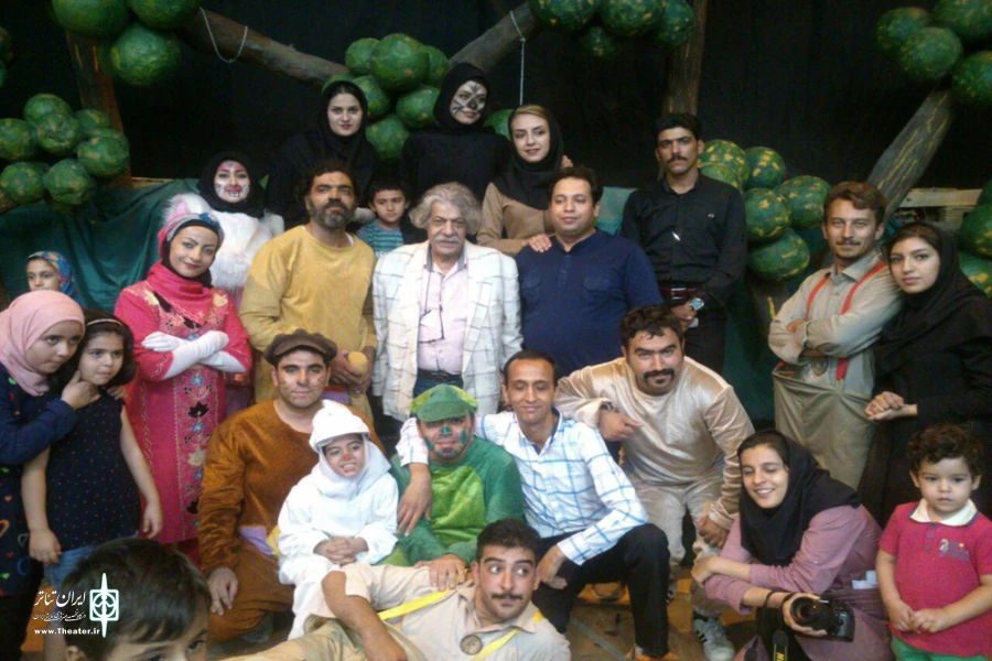 تصاویری از نمایش « رویای پرواز در جنگل سبز » به نویسندگی و کارگردانی مجتبی طالبی