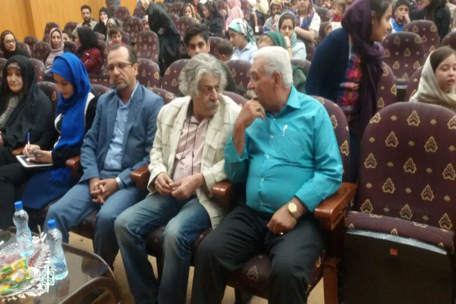 تصاویری از نمایش « رویای پرواز در جنگل سبز » به نویسندگی و کارگردانی مجتبی طالبی