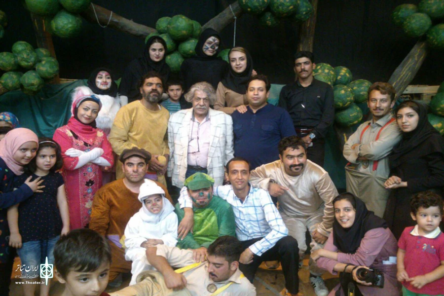 تصاویری از نمایش « رویای پرواز در جنگل سبز » به نویسندگی و کارگردانی مجتبی طالبی