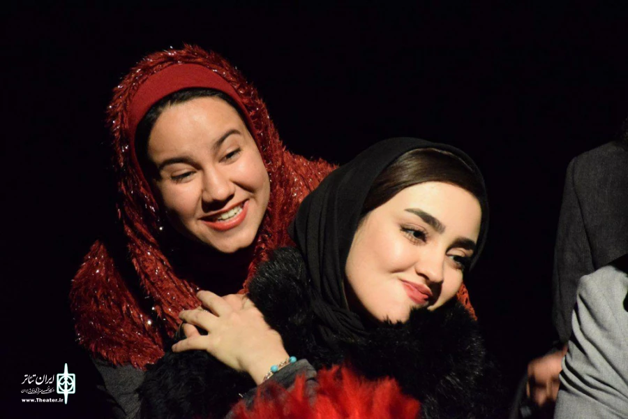 کارگردان نمایش کمدی پزشک نازنین در مجموعه فرهنگی هنری فرشچیان