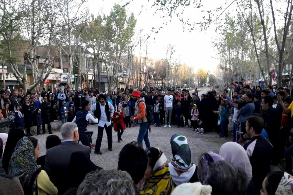 همزمان با ایام نوروز،توسط گروه نگار سبز زنده رود

نمایش خیابانی« پس کوچه های اصفهان» توسط گروه نگار سبز زنده رود در اصفهان اجرا شد