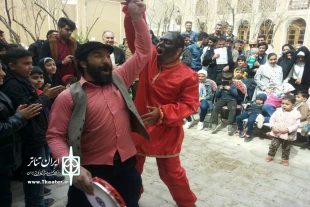 اجرای نمایش خیابانی «مبارک دروغ میگوید، در شهرستان خمینی شهر 2