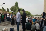 گزارش تصویری از اجرای نمایش خیابانی«مردی به نام عارض»به کارگردانی محمد رادمهر در اصفهان
