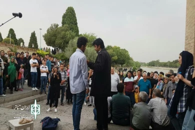 گزارش تصویری از اجرای نمایش خیابانی«مردی به نام عارض»به کارگردانی محمد رادمهر در اصفهان