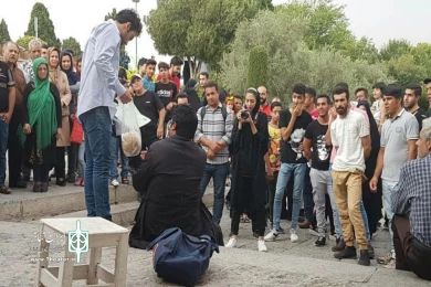 گزارش تصویری از اجرای نمایش خیابانی«مردی به نام عارض»به کارگردانی محمد رادمهر در اصفهان
