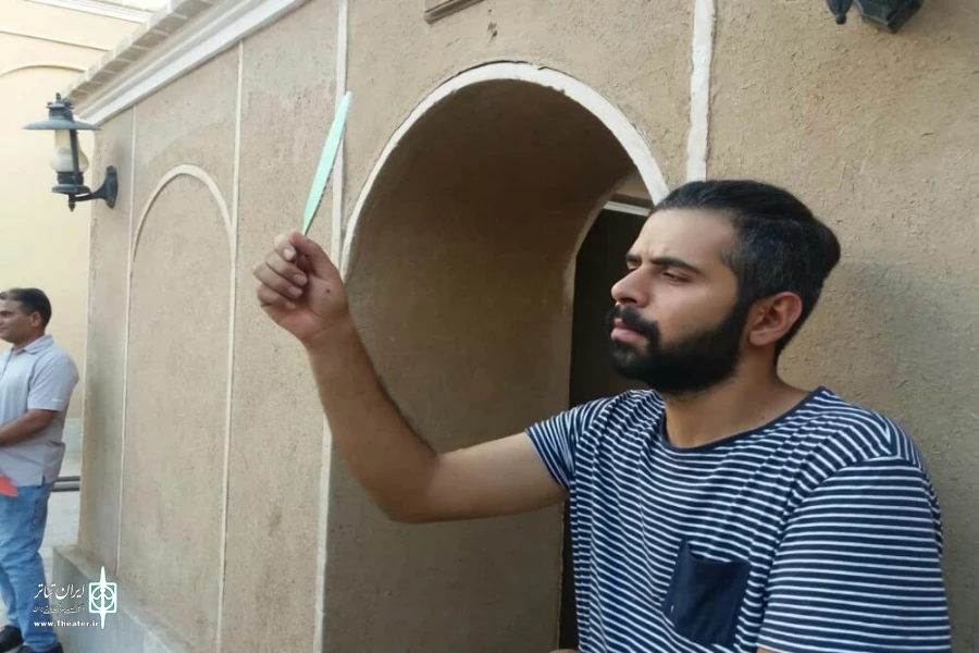 گزارش تصویری از اجرای نمایش خیابانی«پینگ پونگ در ملا عام پیرامون دار و درخت»به کارگردانی مصطفی جعفری خوزانی