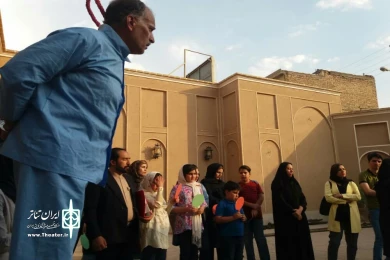 گزارش تصویری از اجرای نمایش خیابانی«پینگ پونگ در ملا عام پیرامون دار و درخت»به کارگردانی مصطفی جعفری خوزانی