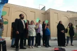 گزارش تصویری از اجرای نمایش خیابانی«پینگ پونگ در ملا عام پیرامون دار و درخت»به کارگردانی مصطفی جعفری خوزانی