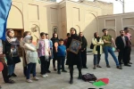 گزارش تصویری از اجرای نمایش خیابانی«پینگ پونگ در ملا عام پیرامون دار و درخت»به کارگردانی مصطفی جعفری خوزانی