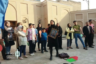 گزارش تصویری از اجرای نمایش خیابانی«پینگ پونگ در ملا عام پیرامون دار و درخت»به کارگردانی مصطفی جعفری خوزانی