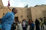 گزارش تصویری از اجرای نمایش خیابانی«پینگ پونگ در ملا عام پیرامون دار و درخت»به کارگردانی مصطفی جعفری خوزانی