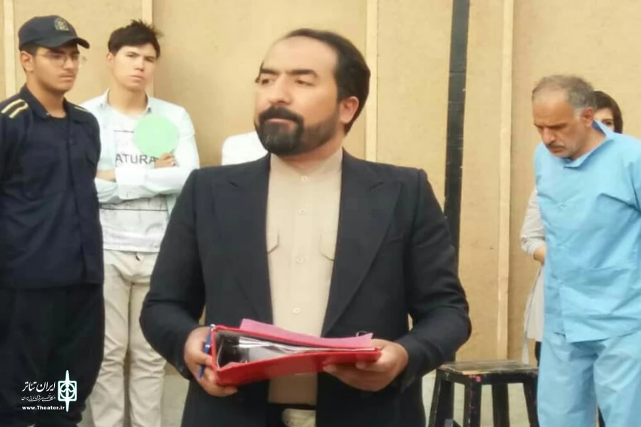 گزارش تصویری از اجرای نمایش خیابانی«پینگ پونگ در ملا عام پیرامون دار و درخت»به کارگردانی مصطفی جعفری خوزانی