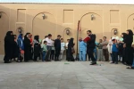 گزارش تصویری از اجرای نمایش خیابانی«پینگ پونگ در ملا عام پیرامون دار و درخت»به کارگردانی مصطفی جعفری خوزانی