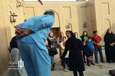 گزارش تصویری از اجرای نمایش خیابانی«پینگ پونگ در ملا عام پیرامون دار و درخت»به کارگردانی مصطفی جعفری خوزانی