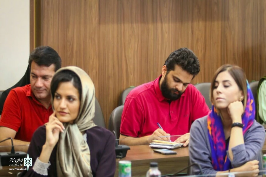 رونمایی از پوستر نمایش کلاغ ها در اصفهان