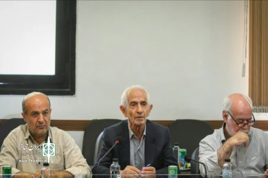 رونمایی از پوستر نمایش کلاغ ها در اصفهان