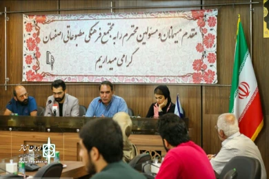 رونمایی از پوستر نمایش کلاغ ها در اصفهان