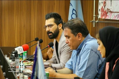 رونمایی از پوستر نمایش کلاغ ها در اصفهان
