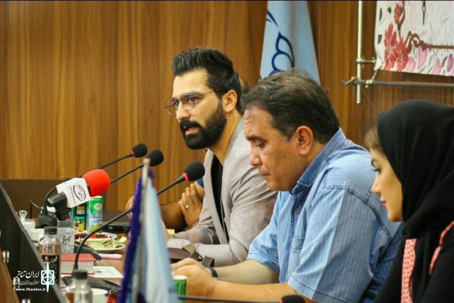 رونمایی از پوستر نمایش کلاغ ها در اصفهان