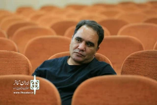 سعید محسنی کارگردان نمایش

«کُلاغ ها» تردید به خنده ها