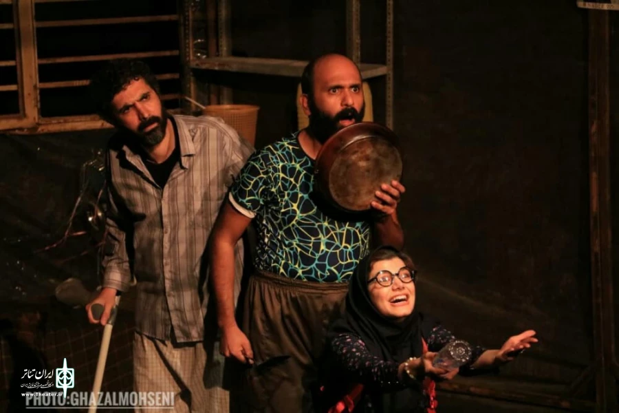 نمایش کلاغ ها عکاس غزل محسنی