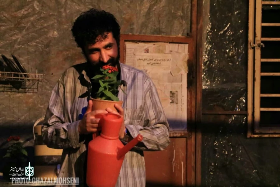 نمایش کلاغ ها عکاس غزل محسنی