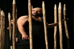 گزارش تصویری از اجرای نمایش «رابینسون کروزویه »کاری از پیمان کریمی در اصفهان