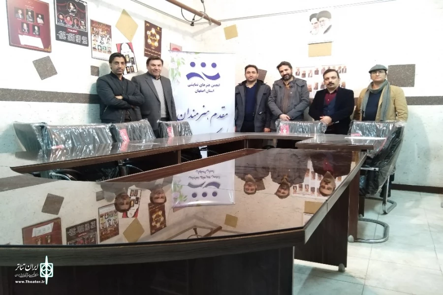 امضاء تفاهم نامه همکاری بین انجمن نمایش استان اصفهان و ستاد برگزاری سومین جشنواره تئاتر روح الله  2