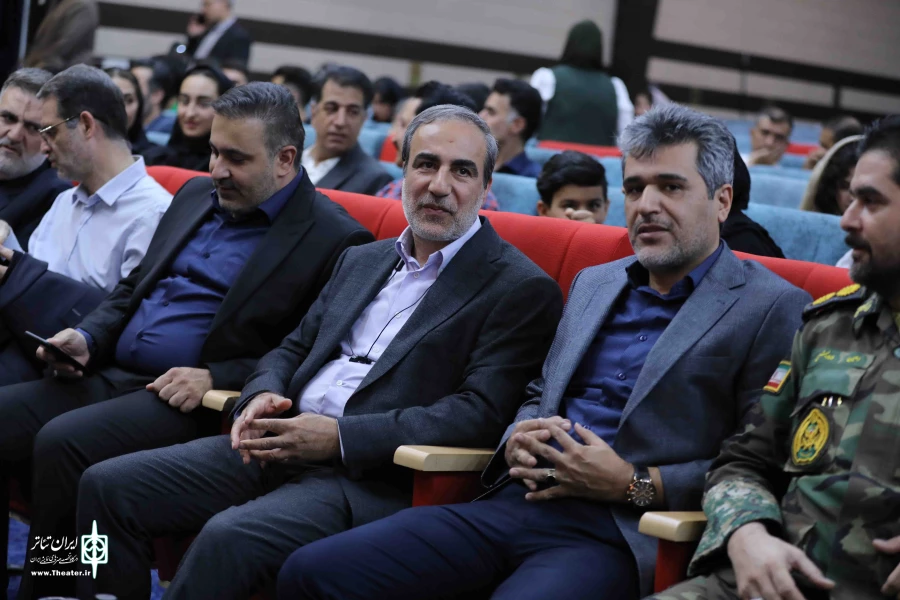 آیین تجلیل از هنرمندان افتخار آفرین تئاتر استان اصفهان برگزار شد 7