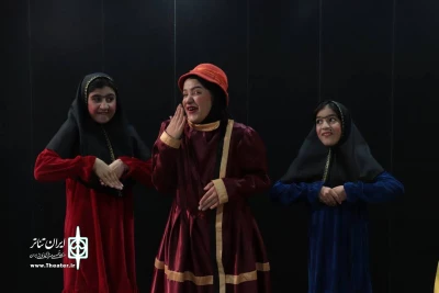 به کارگردانی میثم طاهری

ماه پیشونی و راز نخود در نجف آباد روی صحنه رفت